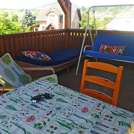 Kékablak Apartman *